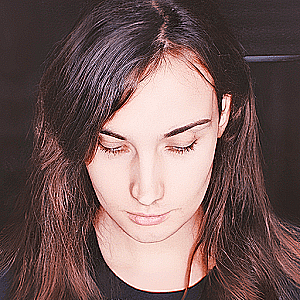 Lily Hall's Instagram, Twitter & Facebook on IDCrawl